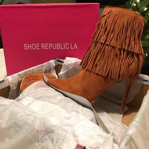 🎊SOLD🎊 Shoe Republic LA Fringe Bootie